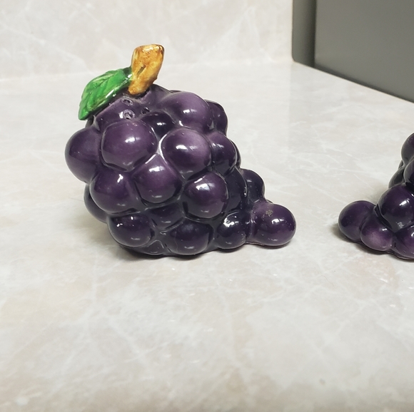 leftons Kitchen Vintage Leftons Grapes Salt And Pepper Shakers